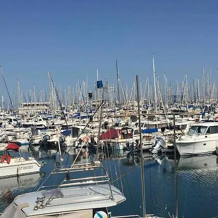 Avec Piscine, Parking, Clim Villa